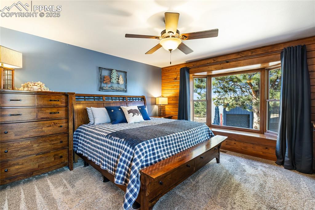 Image 27 of 50: Bedroom