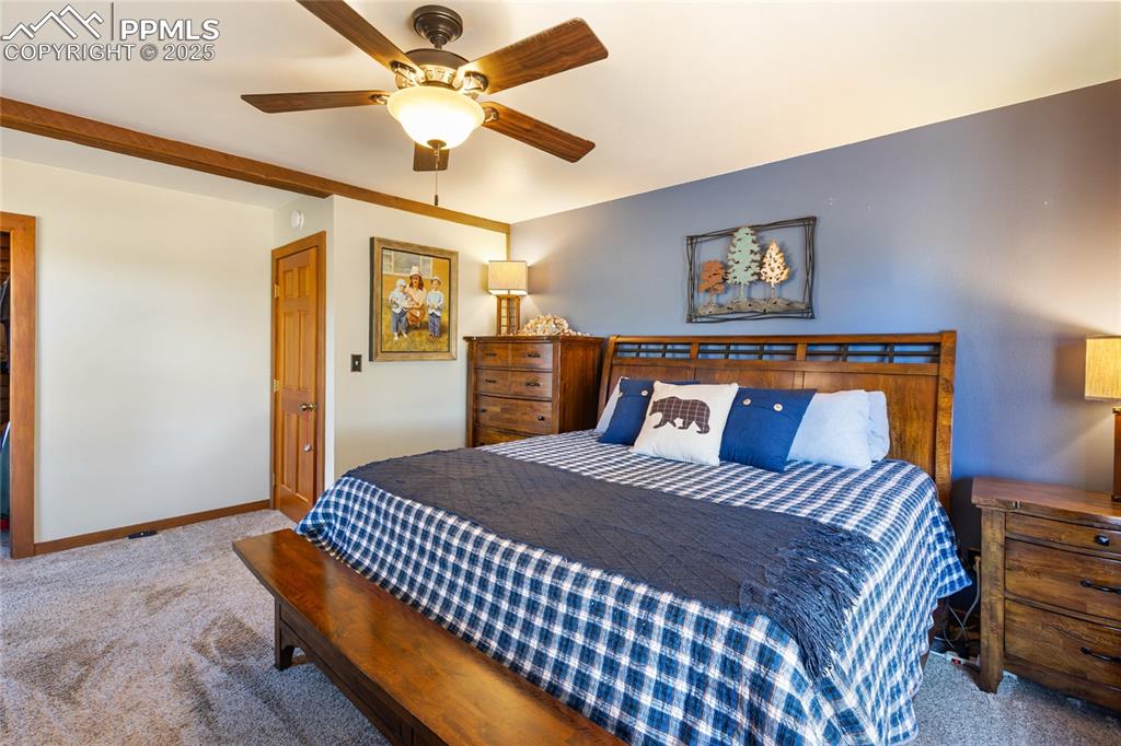 Image 28 of 50: Bedroom