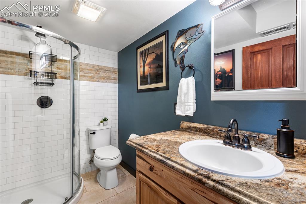 Image 36 of 50: Bathroom