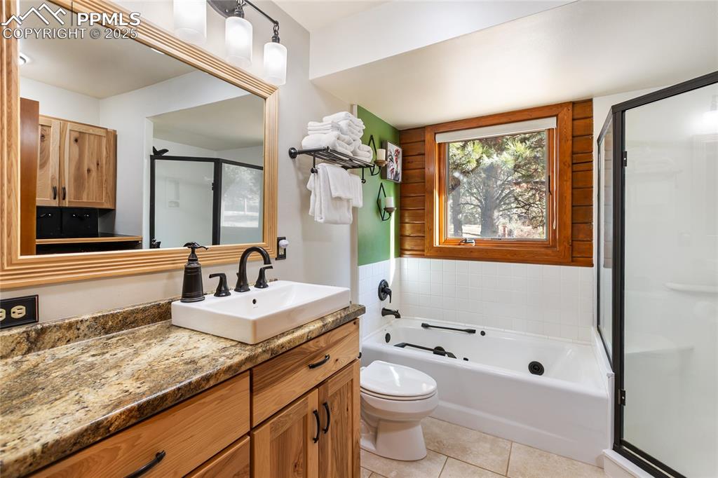 Image 44 of 50: Bathroom