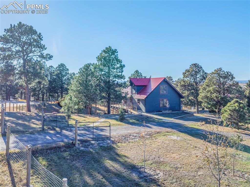 Image 50 of 50: Perfect yard and home.