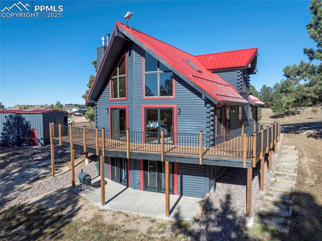 Image 9 of 50: Back of Structure