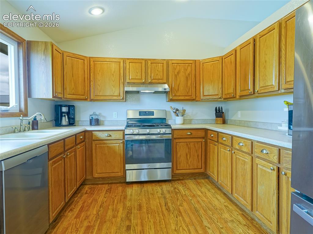 Image 10 of 36: Kitchen