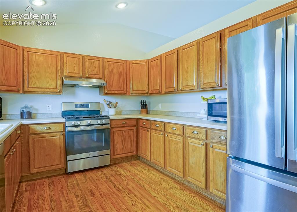 Image 11 of 36: Kitchen