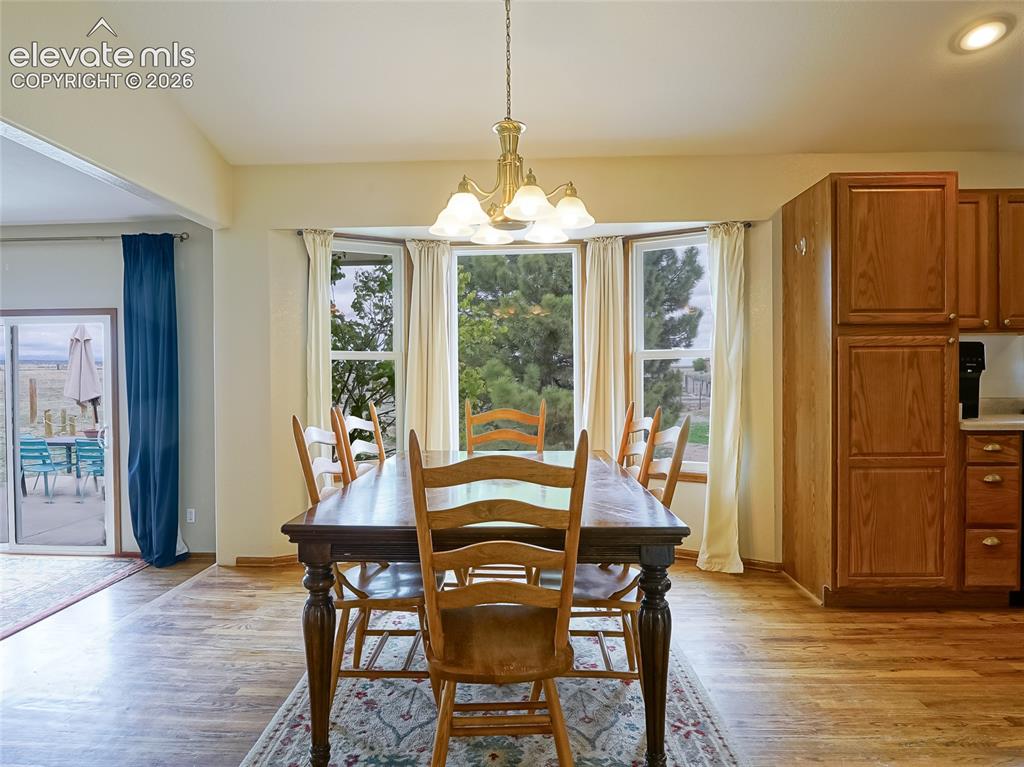 Image 12 of 36: Dining Area