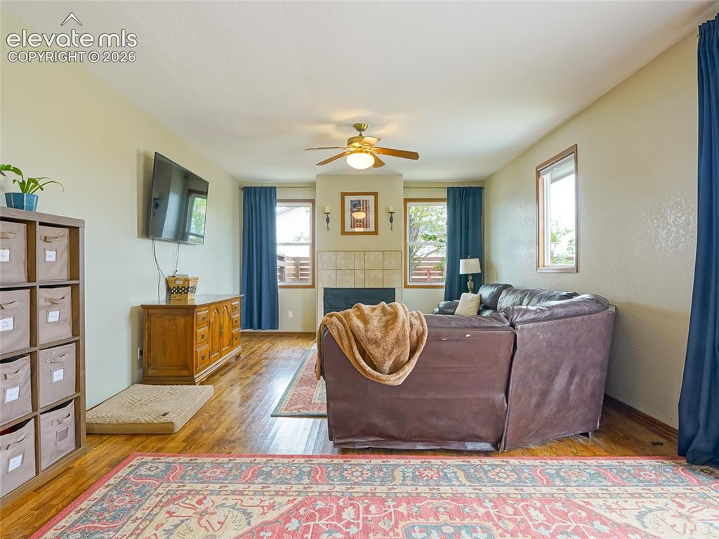 Image 13 of 36: Living Room