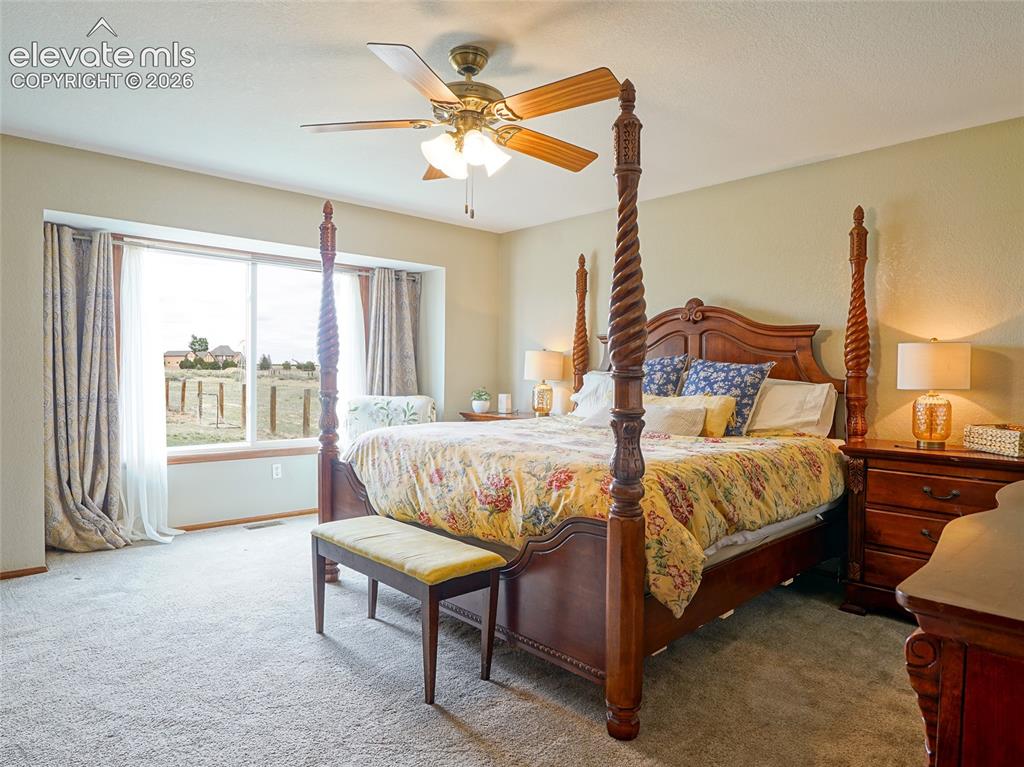 Image 16 of 36: Bedroom