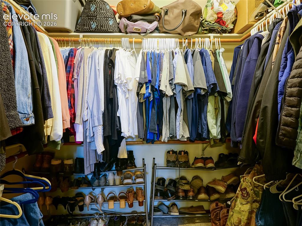 Image 19 of 36: Closet