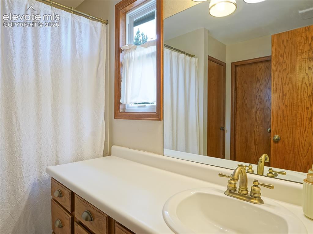 Image 20 of 36: Bathroom