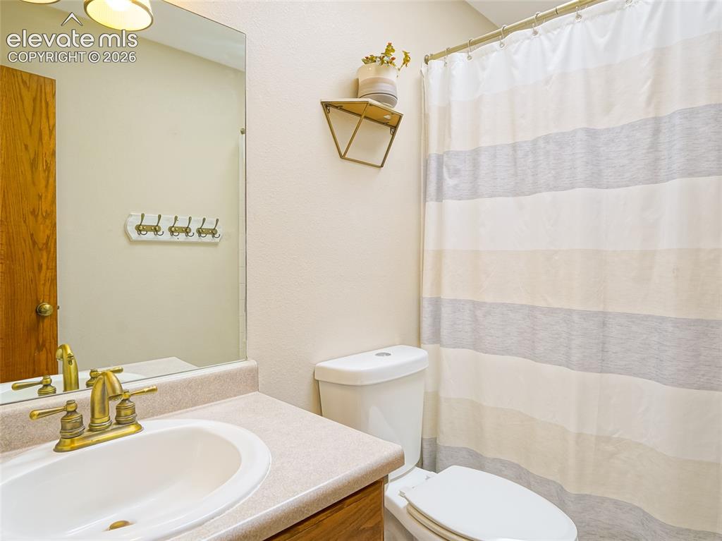 Image 25 of 36: Bathroom