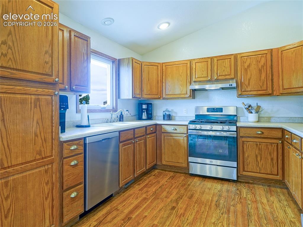 Image 9 of 36: Kitchen