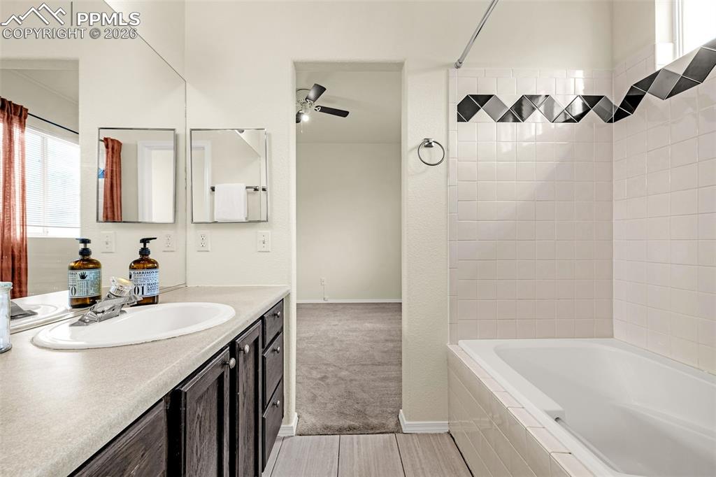 Image 14 of 19: Bathroom