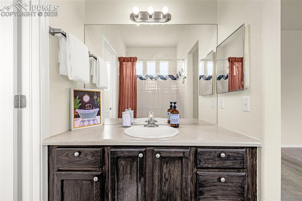 Image 15 of 19: Bathroom