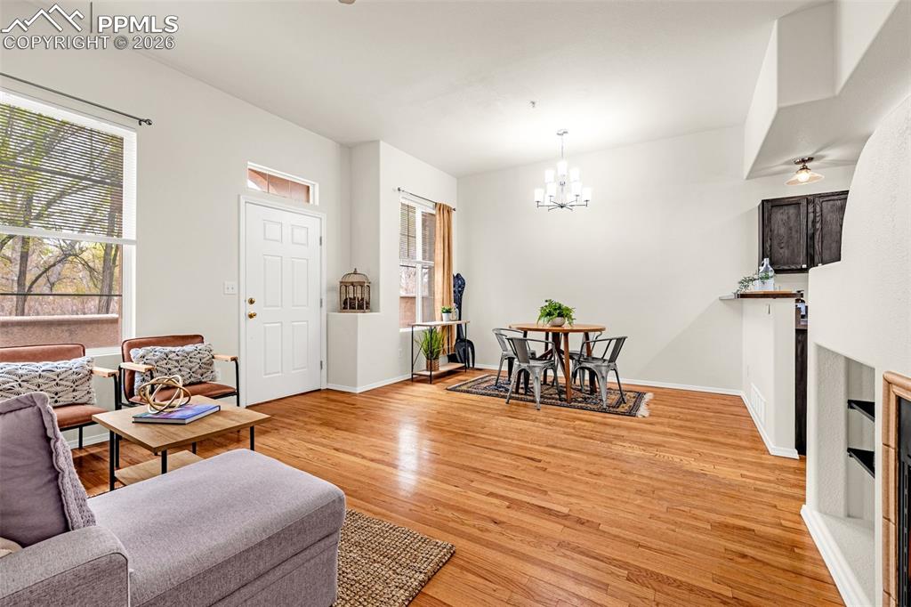 Image 4 of 19: Living Room