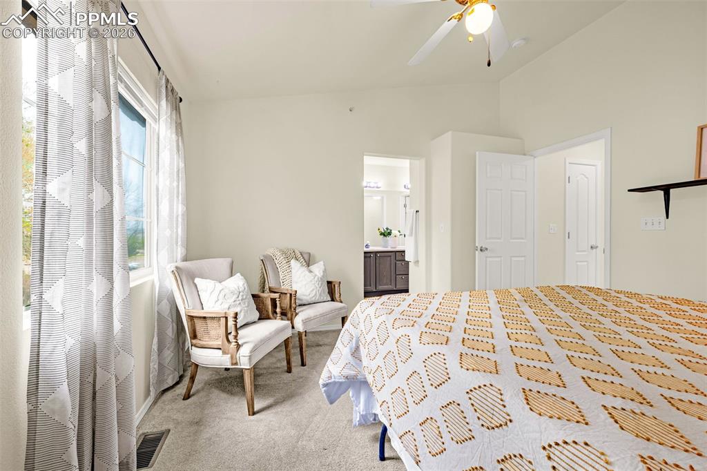 Image 7 of 19: Bedroom