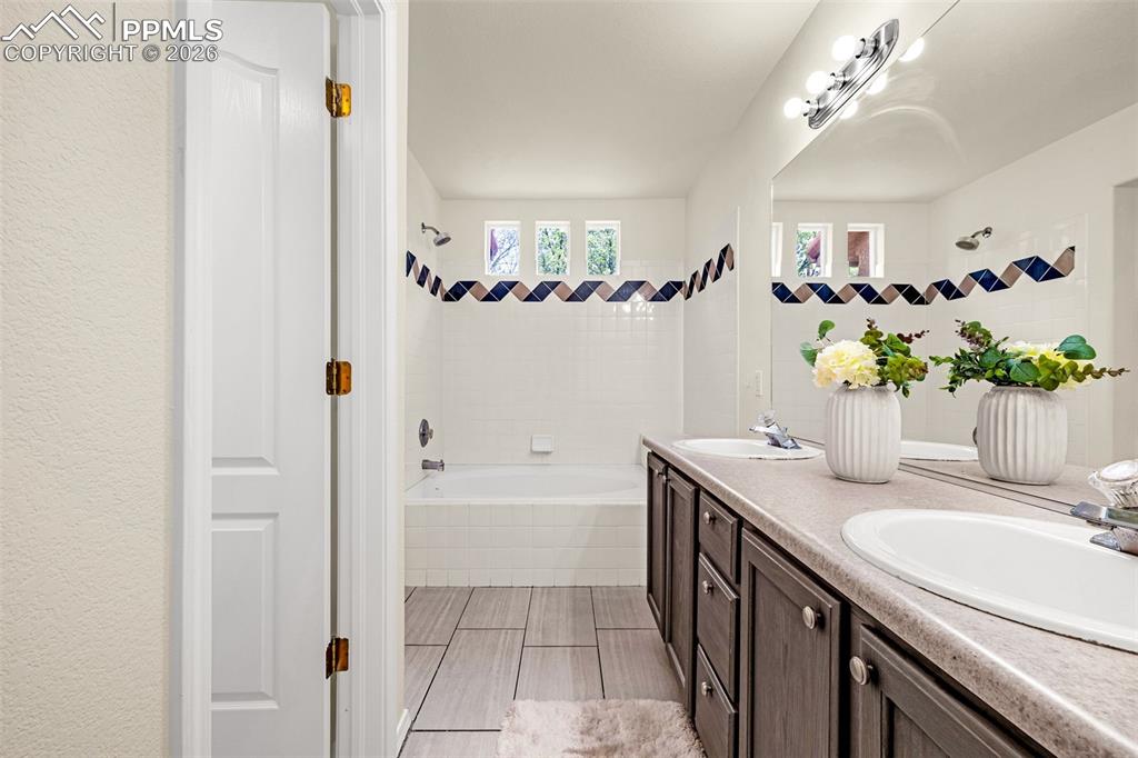 Image 8 of 19: Bathroom