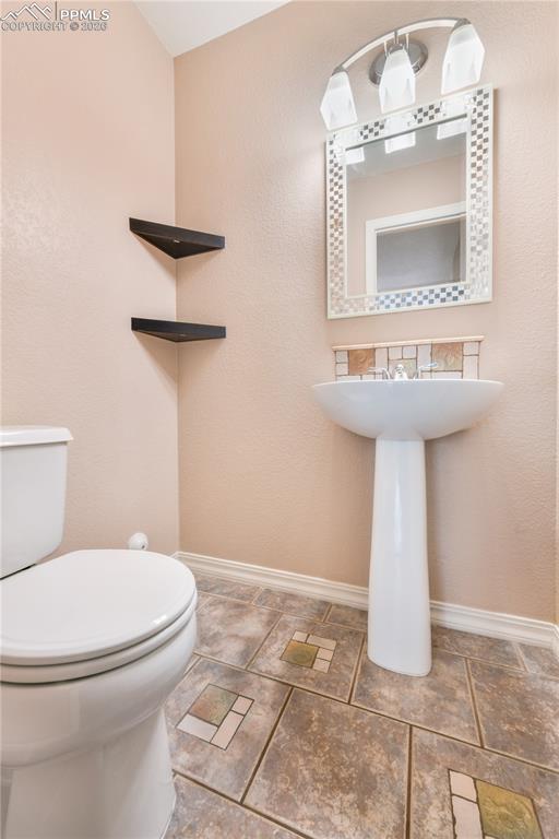 Image 17 of 50: Bathroom