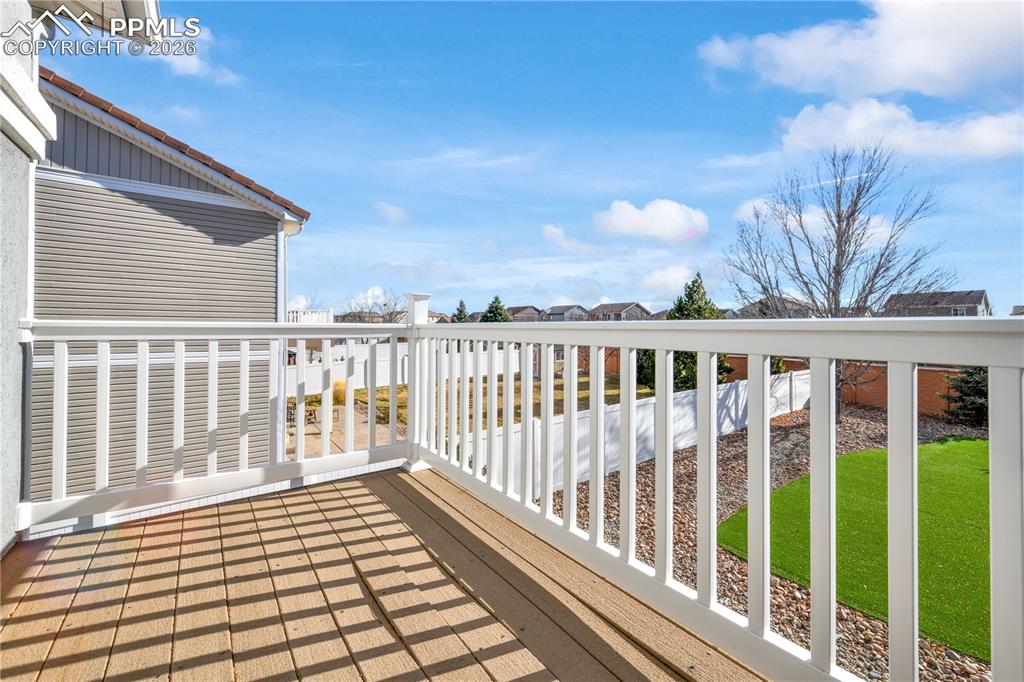 Image 26 of 50: Deck