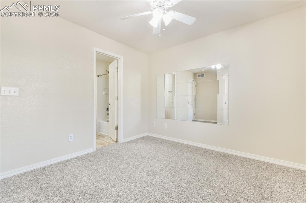 Image 36 of 50: Bedroom