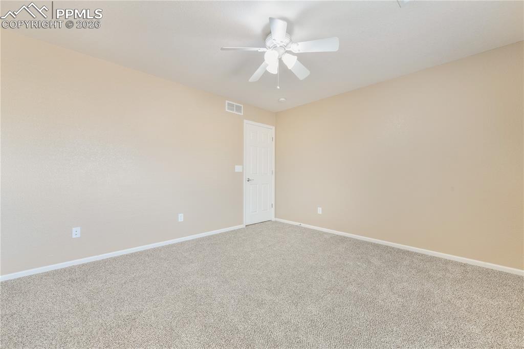 Image 42 of 50: Bedroom