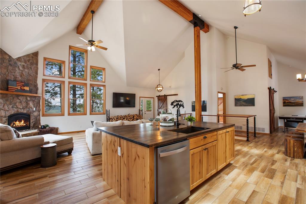 Image 11 of 34: A newly updated kitchen with stainless appliances is absolutely perfect!