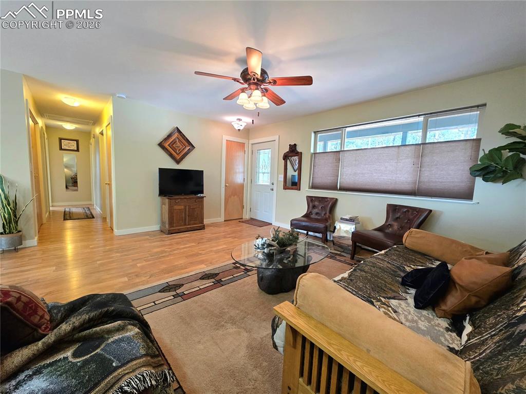 Image 14 of 33: Hallway