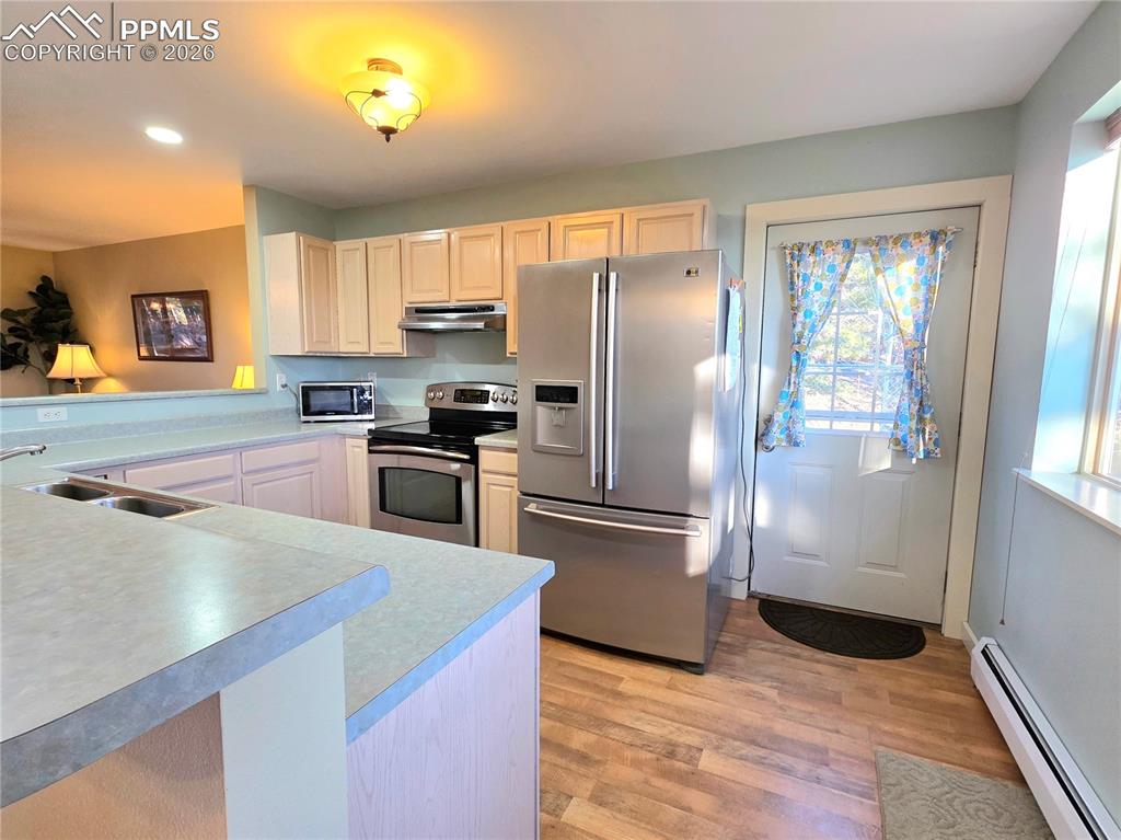 Image 8 of 33: Kitchen