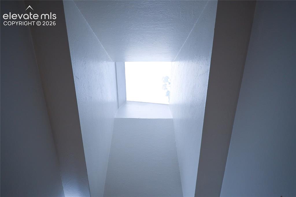 Image 27 of 40: Sky light in main bath