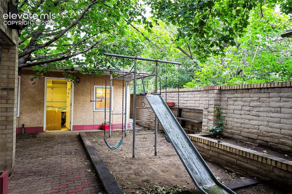 Image 39 of 40: Play area
