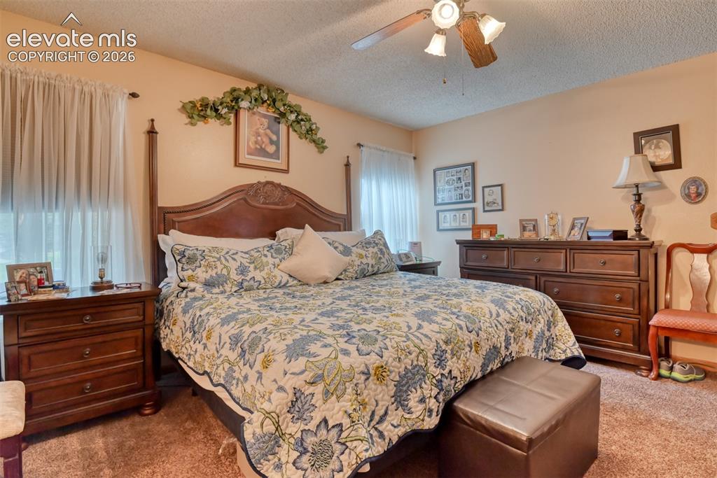 Image 16 of 50: Bedroom