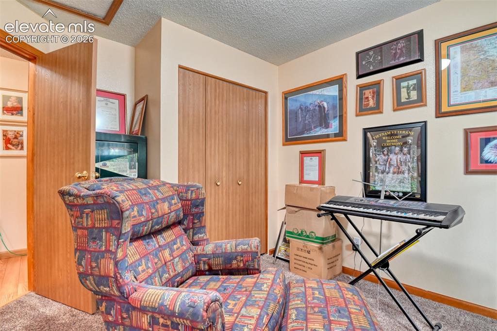 Image 19 of 50: Sitting Room