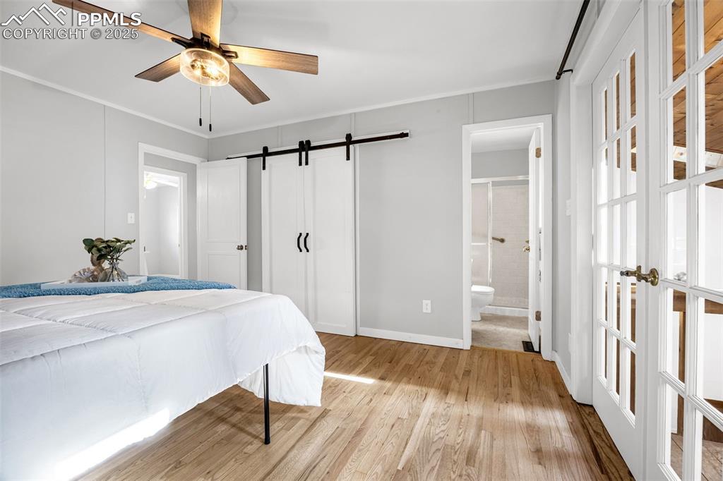 Image 14 of 28: Bedroom