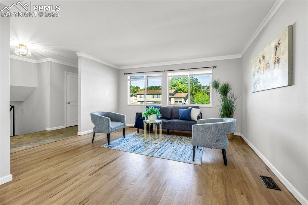 Image 4 of 28: Sitting Room
