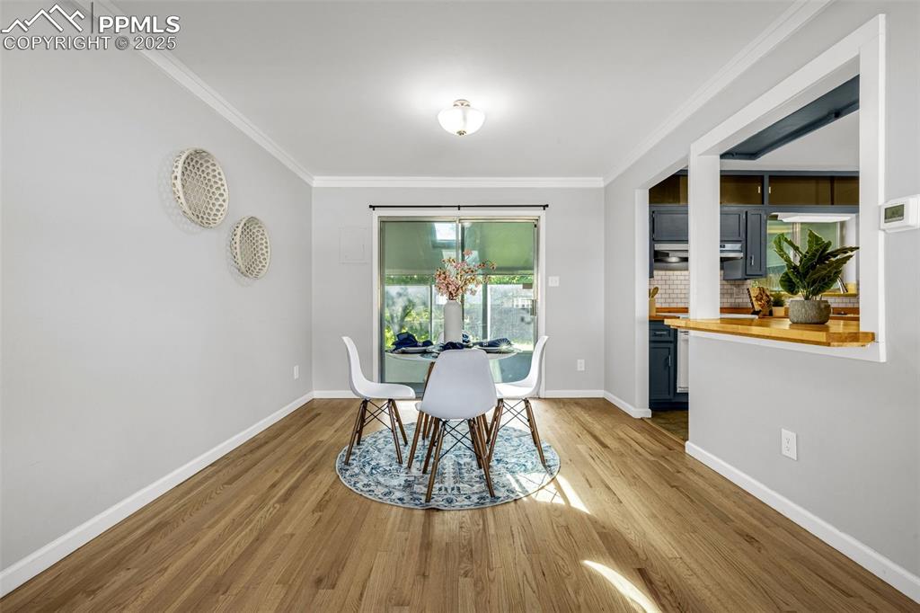 Image 7 of 28: Dining Area