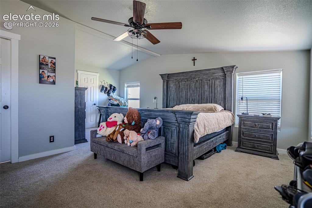 Image 17 of 28: Bedroom