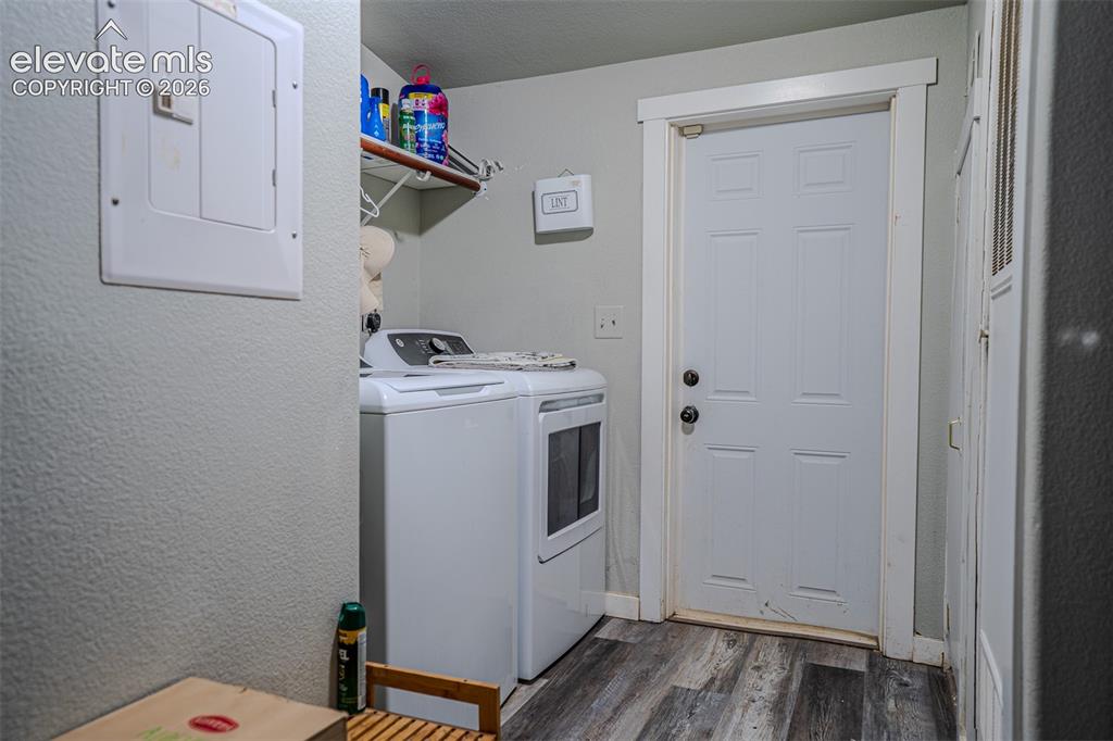 Image 20 of 28: Laundry