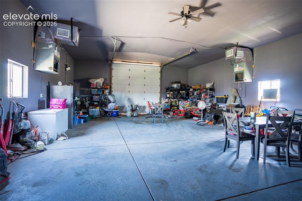 Image 27 of 28: Garage