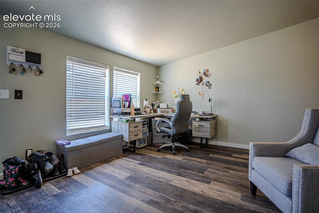 Image 5 of 28: Office