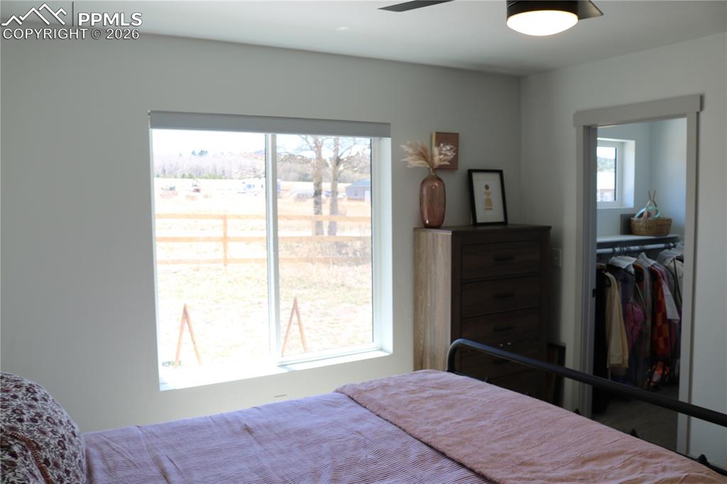 Image 10 of 23: Bedroom