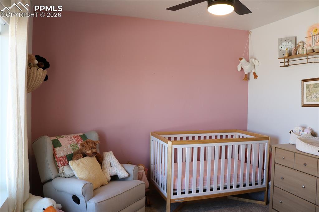 Image 14 of 23: Bedroom