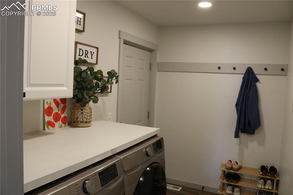 Image 16 of 23: Laundry