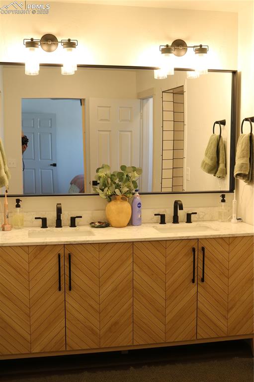 Image 19 of 23: Bathroom