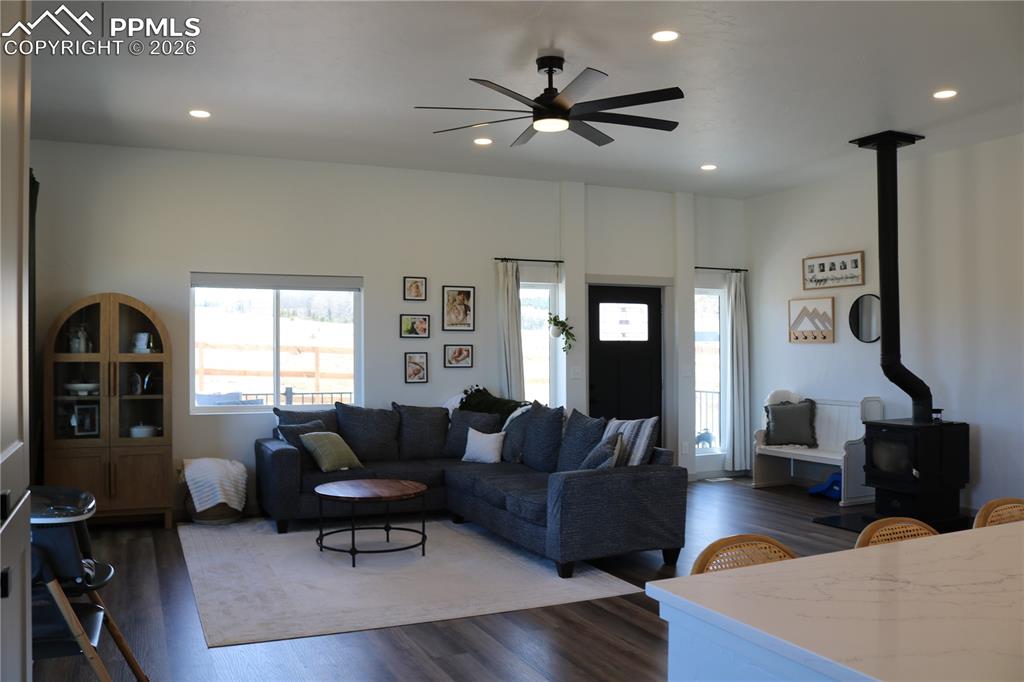 Image 23 of 23: Living Room