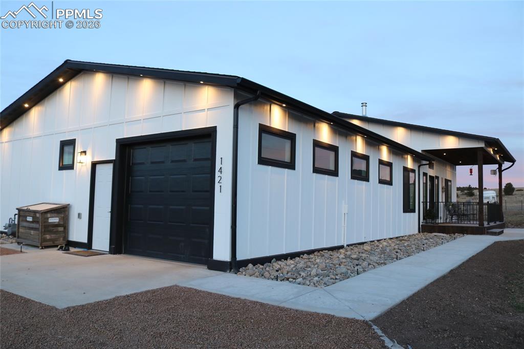 Image 3 of 23: Garage