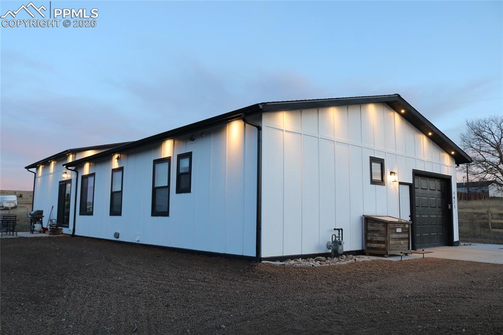 Image 4 of 23: Side of Structure