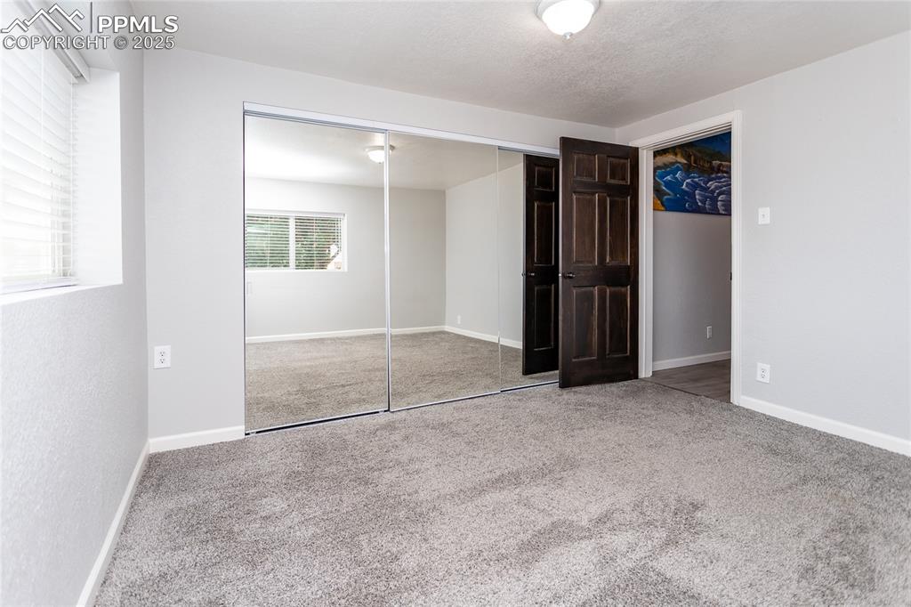 Image 16 of 50: Bedroom