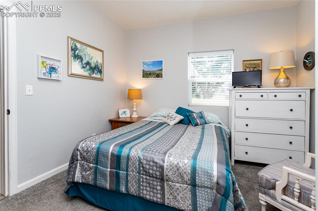 Image 18 of 50: Bedroom