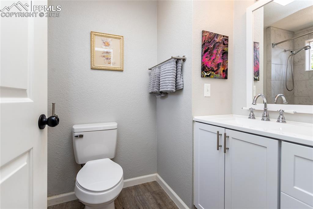 Image 20 of 50: Bathroom