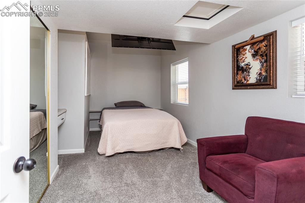 Image 23 of 50: Bedroom