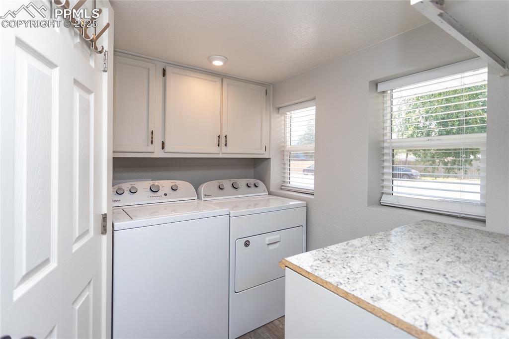 Image 25 of 50: Laundry